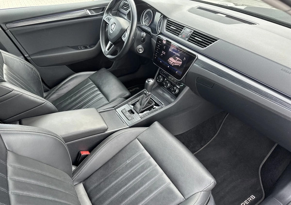 Skoda Superb cena 105900 przebieg: 123460, rok produkcji 2019 z Krzywiń małe 106